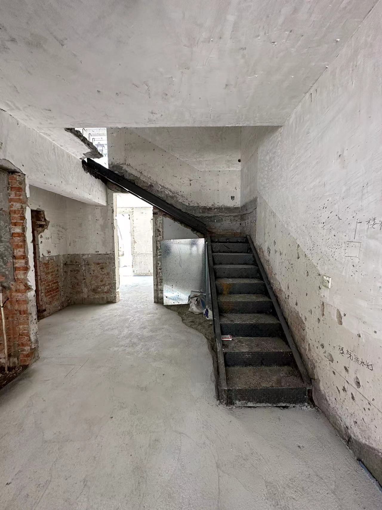 鄠邑区古城小区翻新改造160㎡现代奶油风工地-前期施工